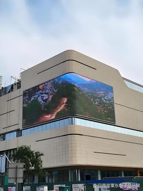 定制化木质纹理 让苏州户外LED显示屏融入城市美学